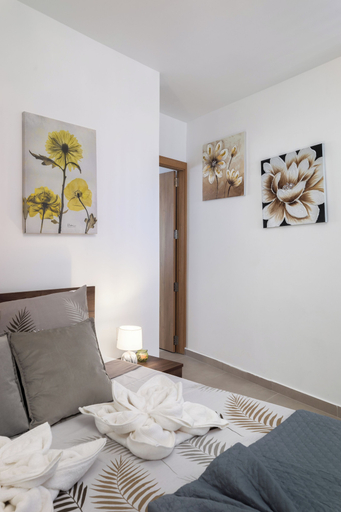 Room 2, Chic Stay Near Yacht Marina 2 Balconies