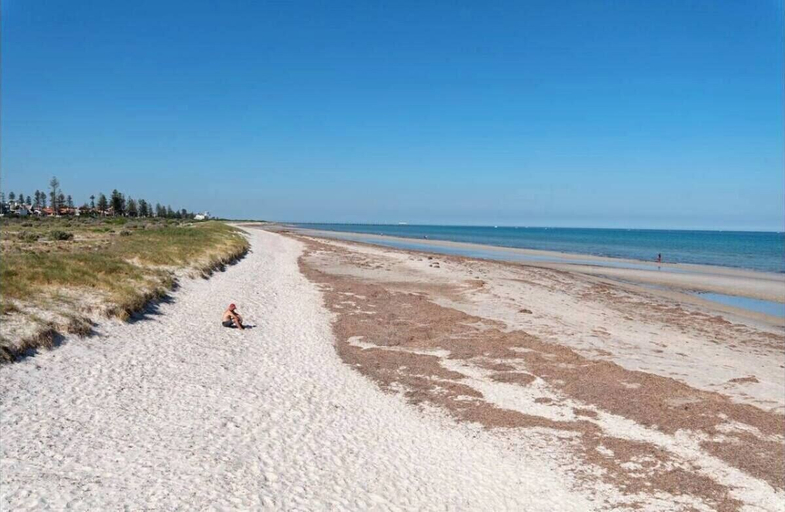 Beach 2, Lovely Beachside Largs Bay - free wine, Adelaide