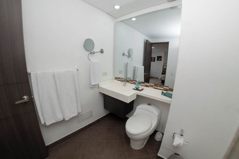 Bathroom 4, SM Grand Hotel, Santafé de Bogotá