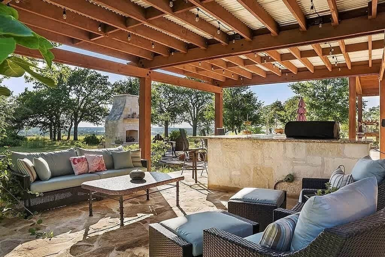 Property grounds 2, Luxury Homes! With a Pool-jacuzzi-outdoor Kitchen!, Gillespie