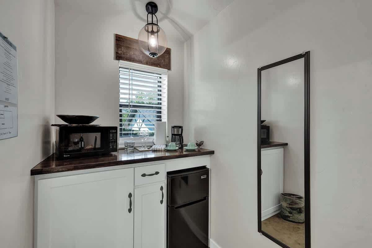 Others 5, Tejas Suite Walking Distance to Main St!, Gillespie