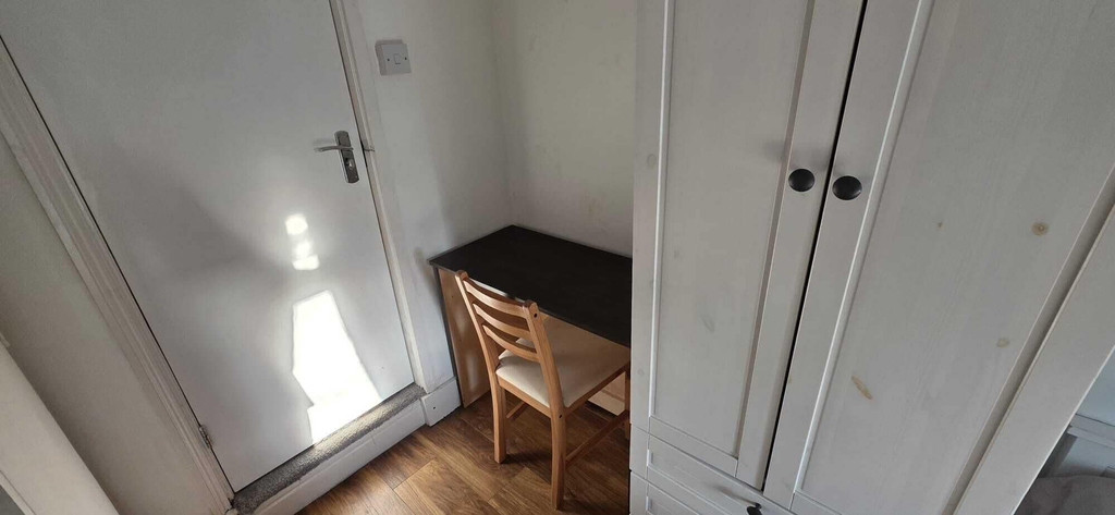 Interior 5, Spacious 4-Bedroom House, Kent