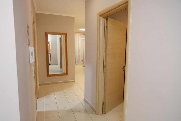 Others 5, Hotel Adria, Lezhës