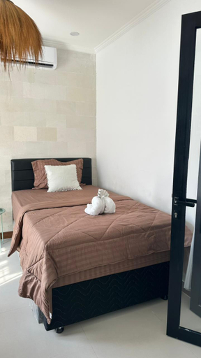 2, Emerald Pura Villa Ungasan, Badung