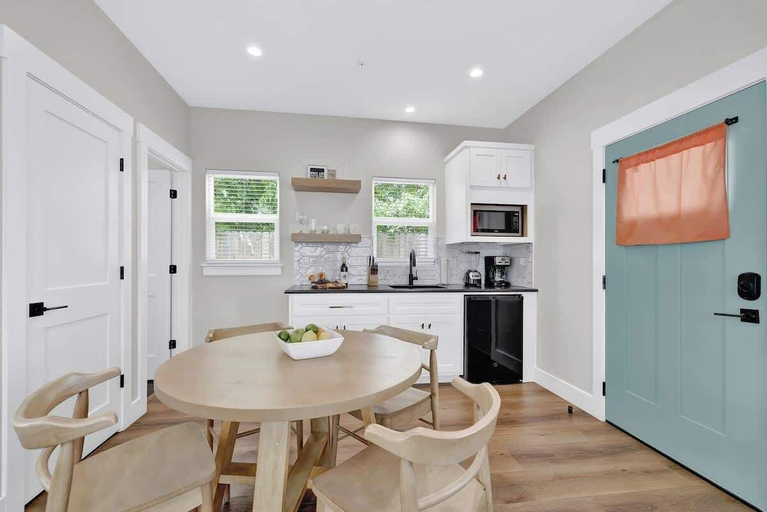 Private kitchen 4, The Grove-c With Hot Tub - Walk to Main Street, Gillespie