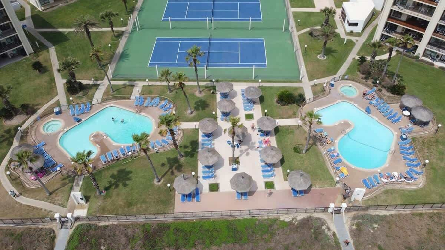 Exterior & Views 2, Direct Beach Very Large - Gas BBQ - Heated Pool, Cameron