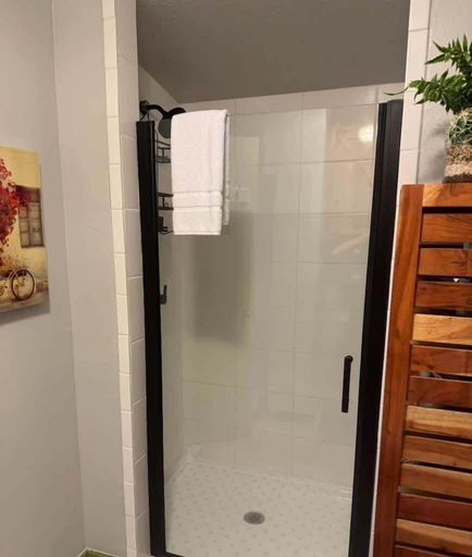 Bathroom 4, Cactus Flower Lodge-20 min to Downtown-starlit Sky Views, Kendall