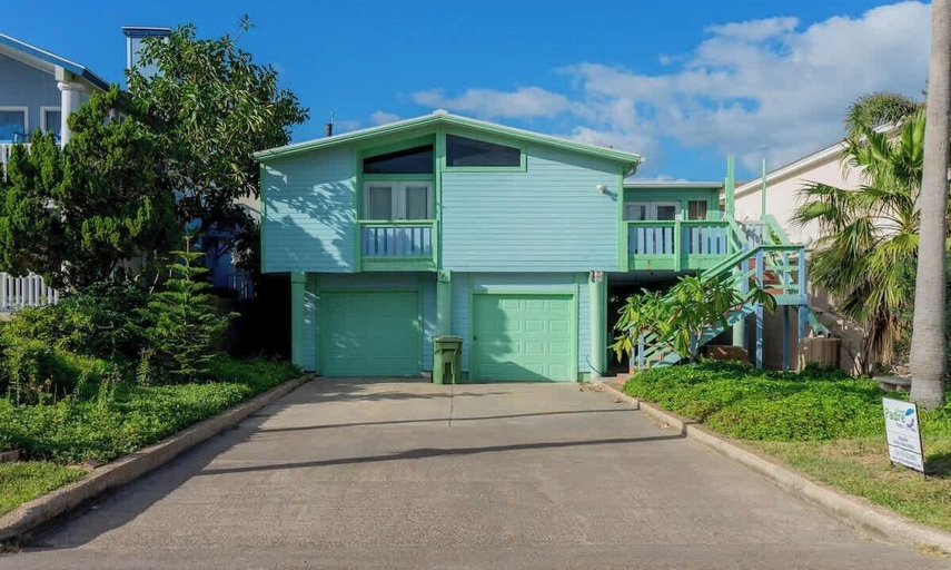 Exterior & Views 2, Throwback Vibes - Near Beach - Great Deck, Cameron