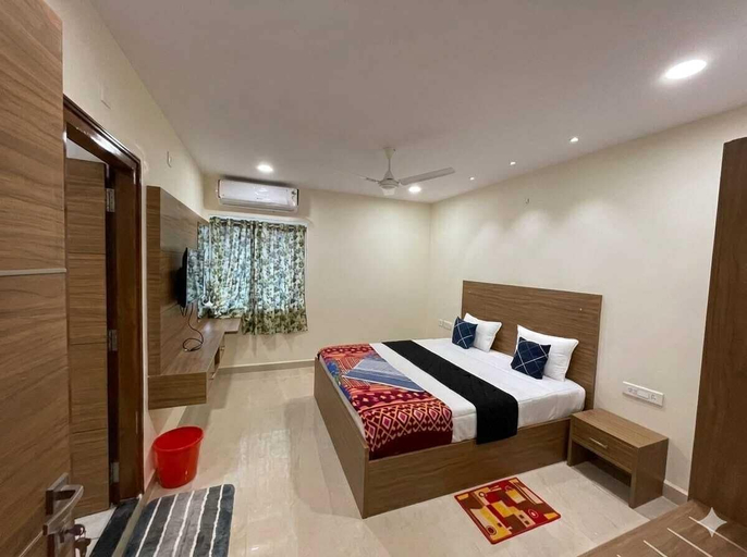 Room 5, SriLakshmitulasiresidency by pickurstay, Chittoor