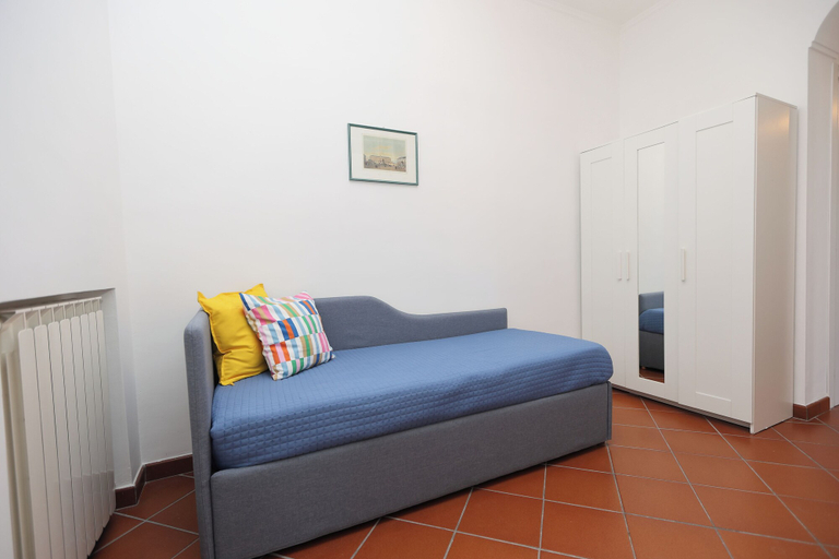 Room 2, Vervece House, Napoli