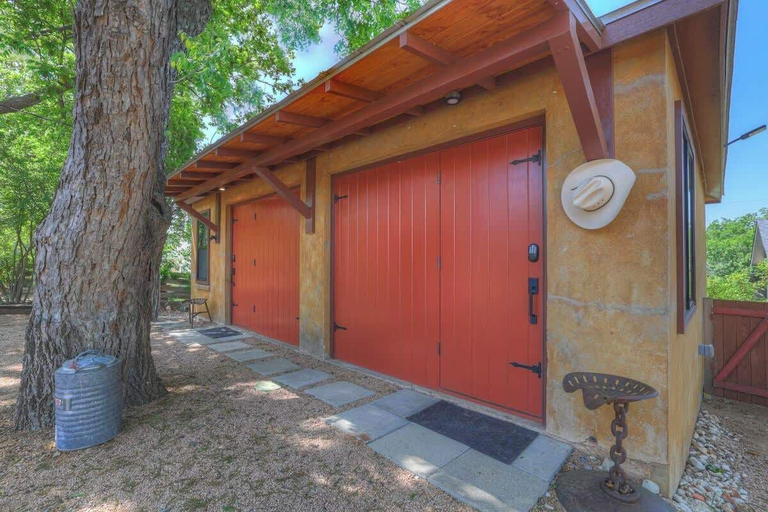 Exterior & Views 2, Tejas Suite Walking Distance to Main St!, Gillespie