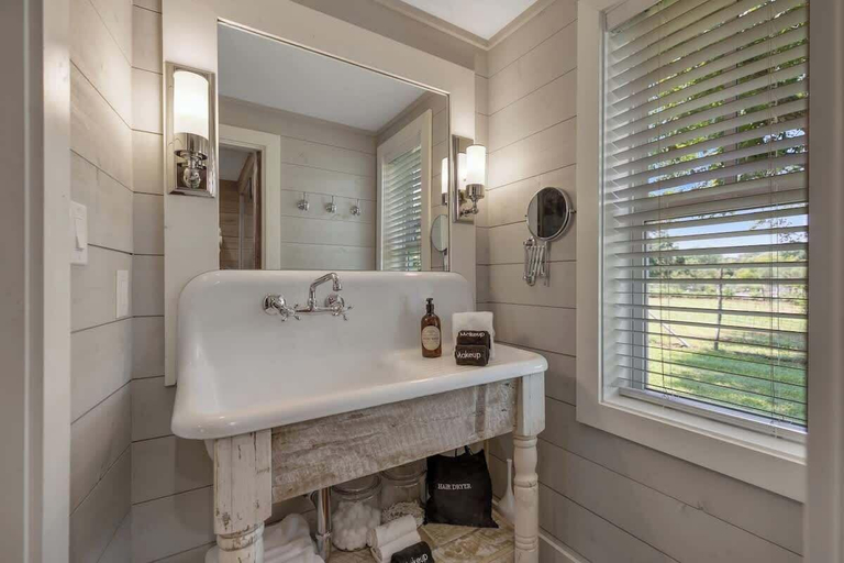 Bathroom 2, Clover Haus 2 Blks to Main St With Pool and Spa!, Gillespie