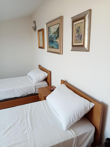 Bedroom 2, Vista Alcantara Retreat - Private Villa & Farm, Very Rural, Secluded, at 630mt, on Mountain Top with, Messina