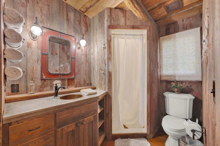 Bathroom 4, Blakey at Sunset Valley Ranch, Gillespie