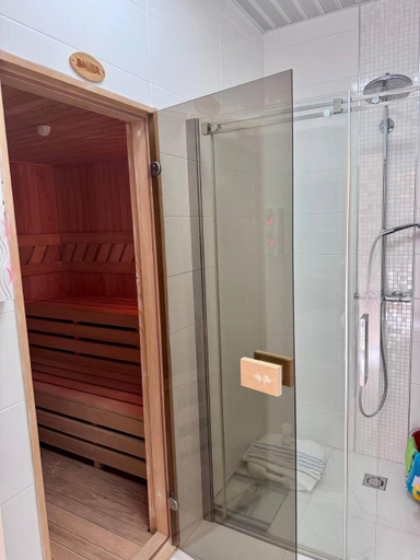 Bathroom 4, Sea Whisper Villa
