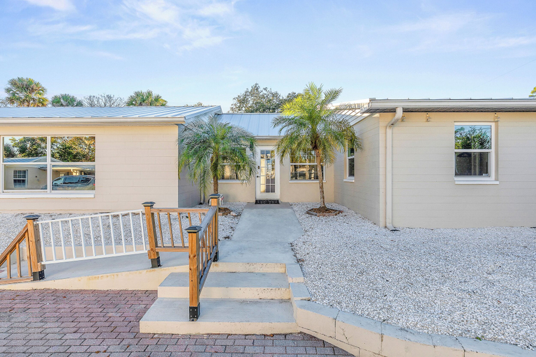Exterior 5, Sun and Fun- Dolphin Diversion, Volusia