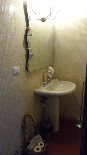 Bathroom 3, Castello di Trisobbio, Alessandria