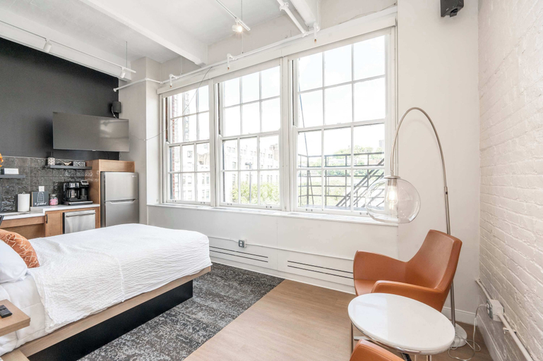 Room 3, The 333 Suites 3rd Floor Retreat, Hamilton