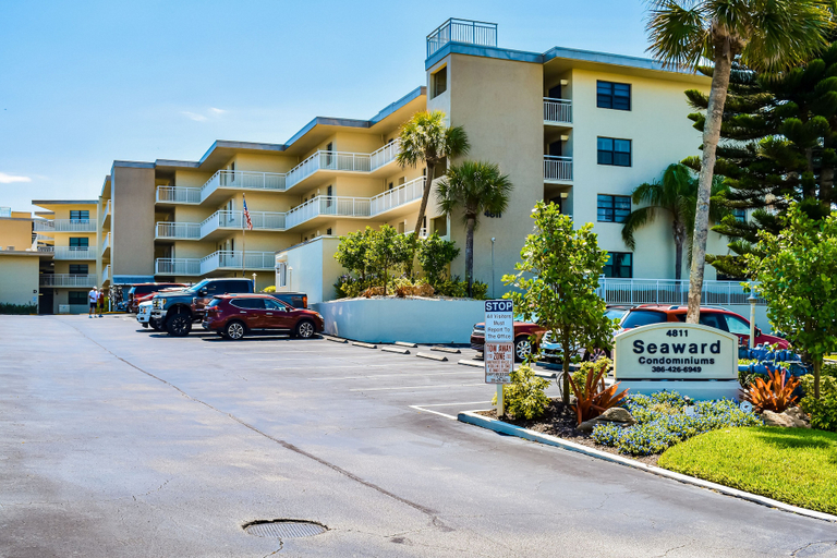 Exterior 4, Seaward D-102, Volusia