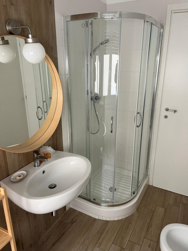 Bathroom 3, LoveRhome Apartment 10, Rome