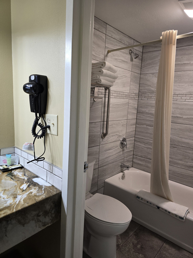 Bathroom 5, Trappers Inn & Campground, Stark