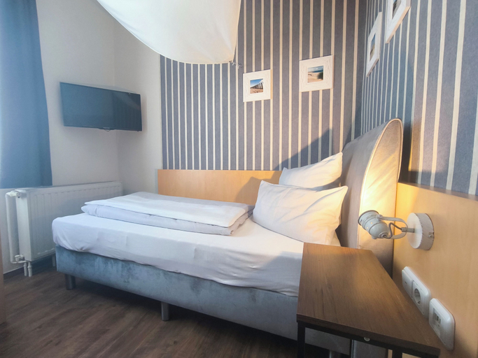 Bedroom 4, Hotel am Kurpark, Osterode am Harz