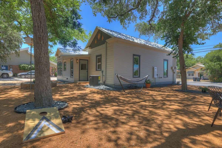 Exterior 5, Walk to Schlitterbahn With Firepit, Comal