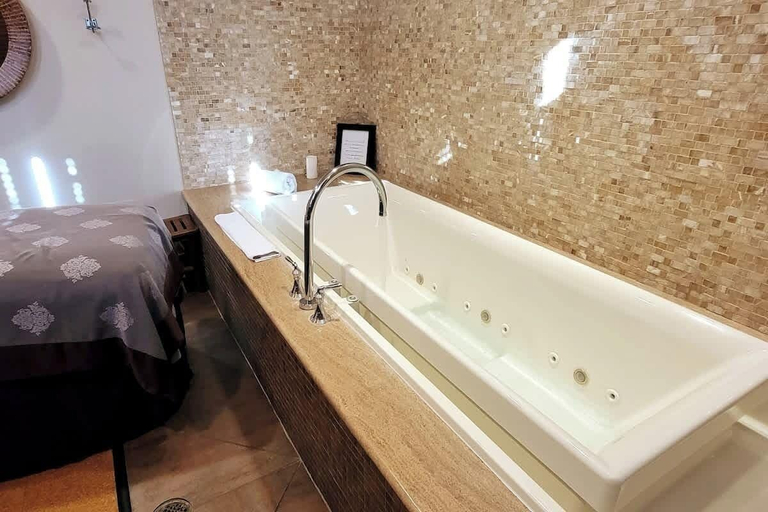 Bathroom 3, Luxury 17th Floor Beachfront - Stunning Views, Cameron