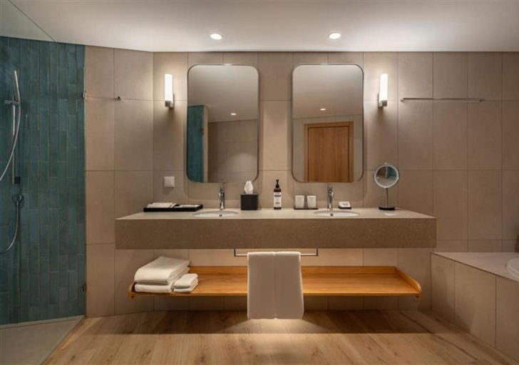 Bathroom 5, Dom Pedro Vilamoura, Loulé