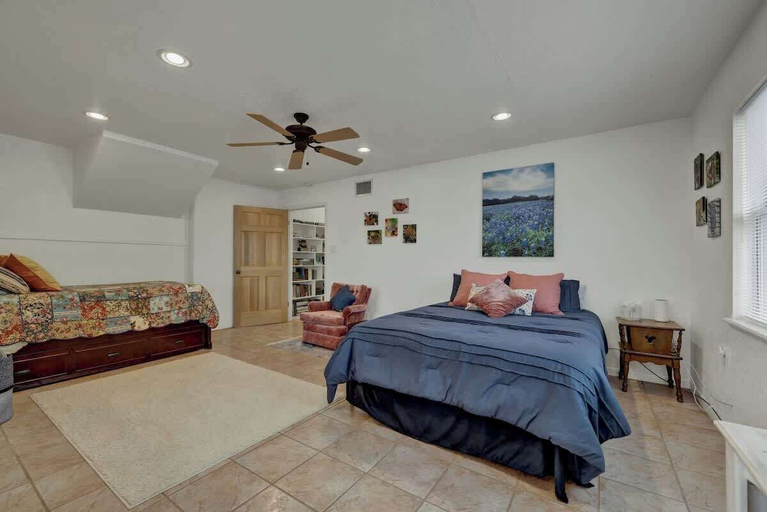 Bedroom 3, Serene Creek Front Home With Games+grill!, Gillespie
