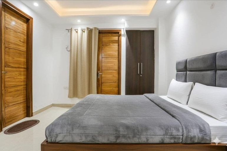 Room 2, hotel aiims 20 four 7, Delhi