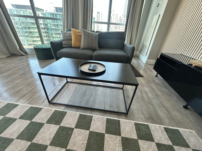 Living area 5, Downtown Pinecrest Suites-Free Parking, Toronto