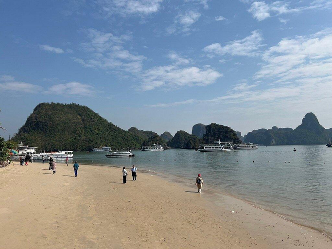 Beach 4, Victorious Cruise Halong Bay, Hạ Long