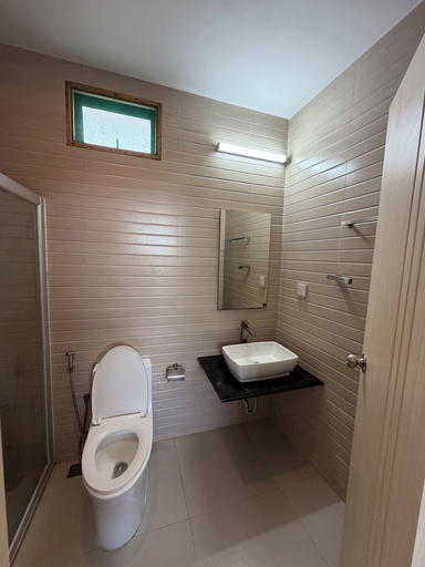 Bathroom 2, Dhiyares, Haa Alifu Atoll