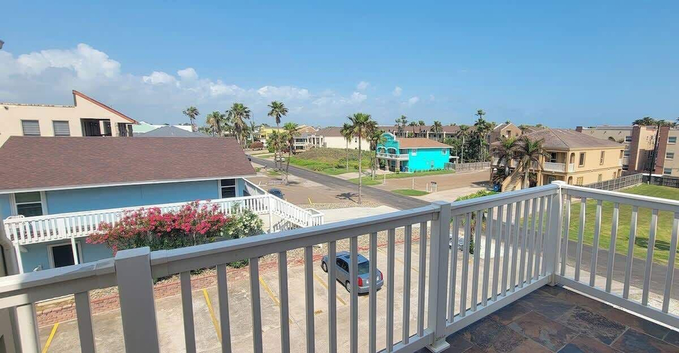 Property grounds 5, 3rd Flr Beachview Luxe - Elevator - Pool - BBQ, Cameron