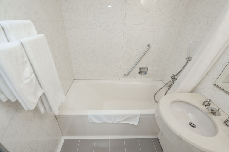 Bathroom 3, Tendo Central Hotel, Tendo