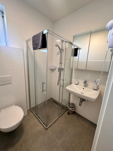 Bathroom 3, RingRooms - Self Check-In, Murtal
