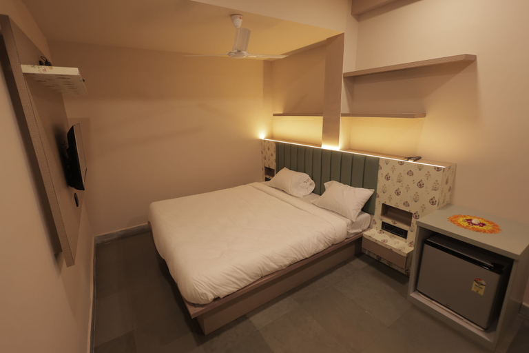 Room 2, Hotel Best Inn, Valsad