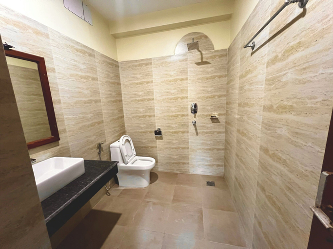 Bathroom 4, Jungle Safari Resort, Narayani