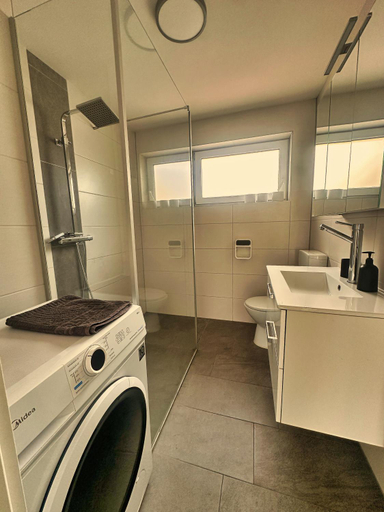 Bathroom 3, RingRooms - Self Check-In, Murtal