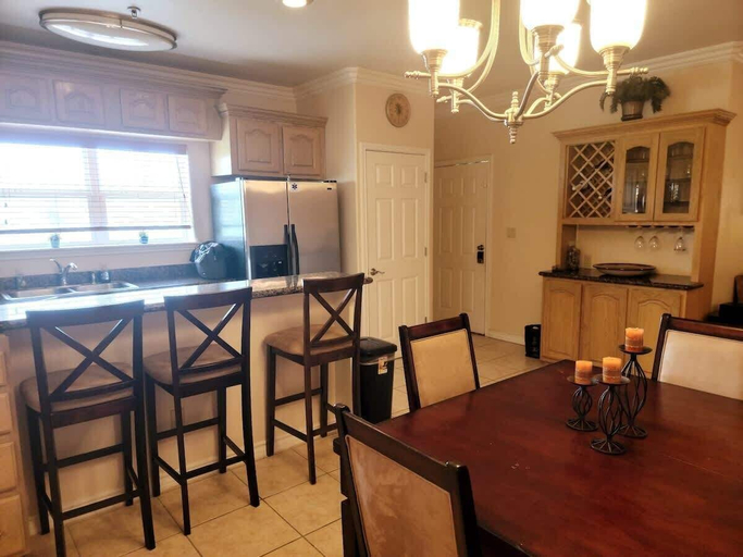 Others 5, Pet Friendly - Overlooks Pool - Sleeps Tons, Cameron