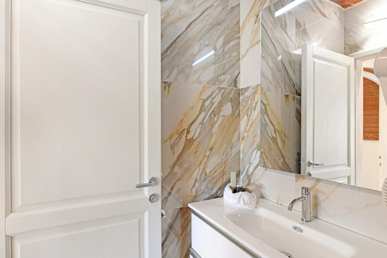 Bathroom 5, Villa Chimera Green 10 with Pool & Gym, Arezzo