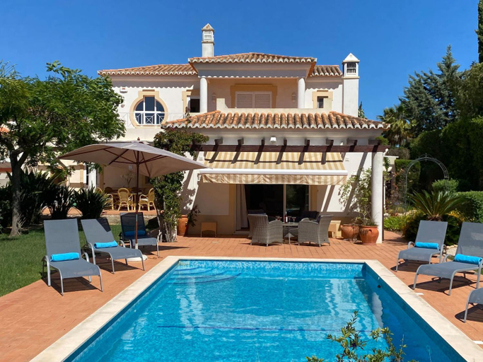 Others 2, Gramacho · Immaculately Presented Villa With P, Lagoa
