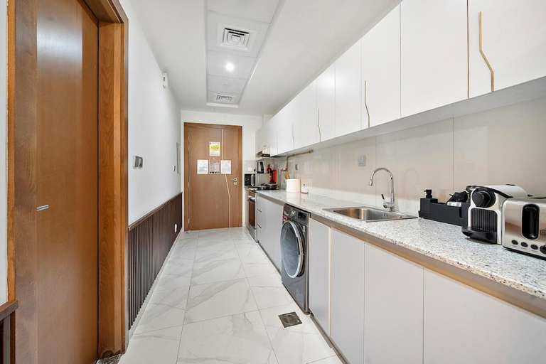 Others 5, Cozy Studio with Burj Khalifa & Canal Views, Dubai