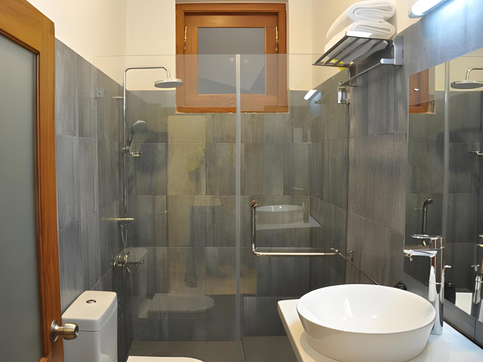 Bathroom 4, Aarya Hotel, Rambukkana