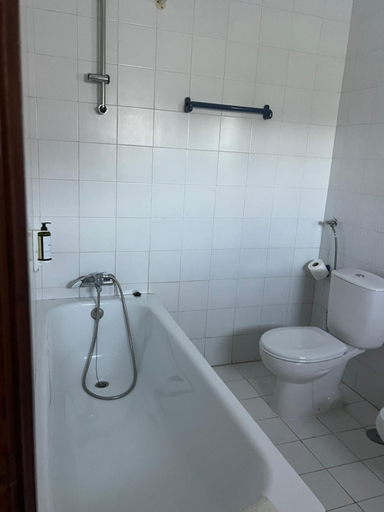 Bathroom 3, Casa dos Assentos, Barcelos
