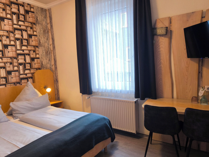 Bedroom 3, Hotel am Kurpark, Osterode am Harz