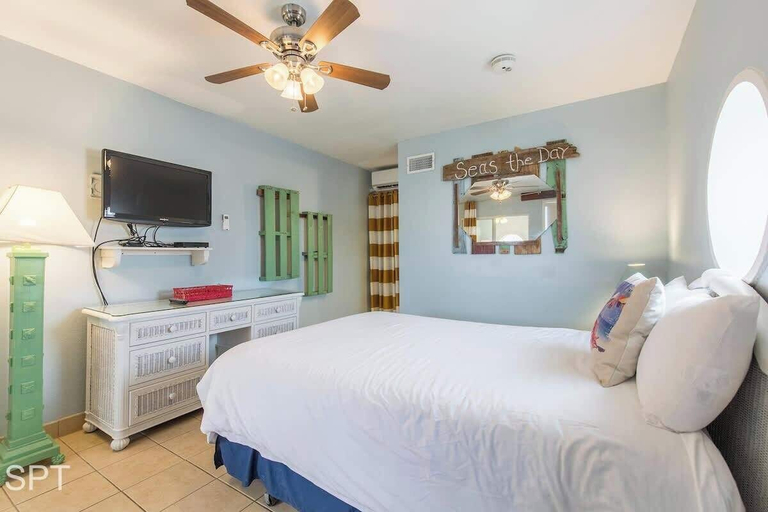 Bedroom 2, Beachfront Bargain - 2 Levels - 2 Pools & Hot Tubs, Cameron