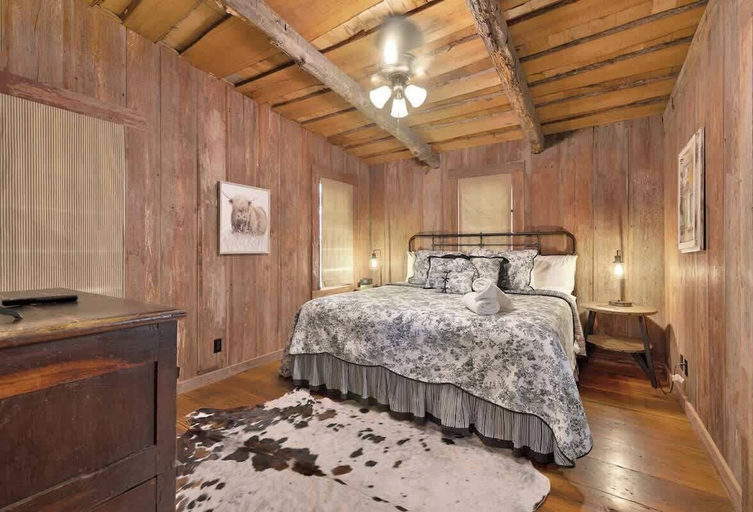 Bedroom 2, Coco at Sunset Valley Ranch, Gillespie