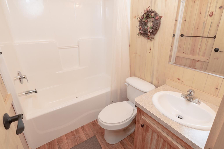 Bathroom 4, Sun Retreats Lancaster County, Lancaster